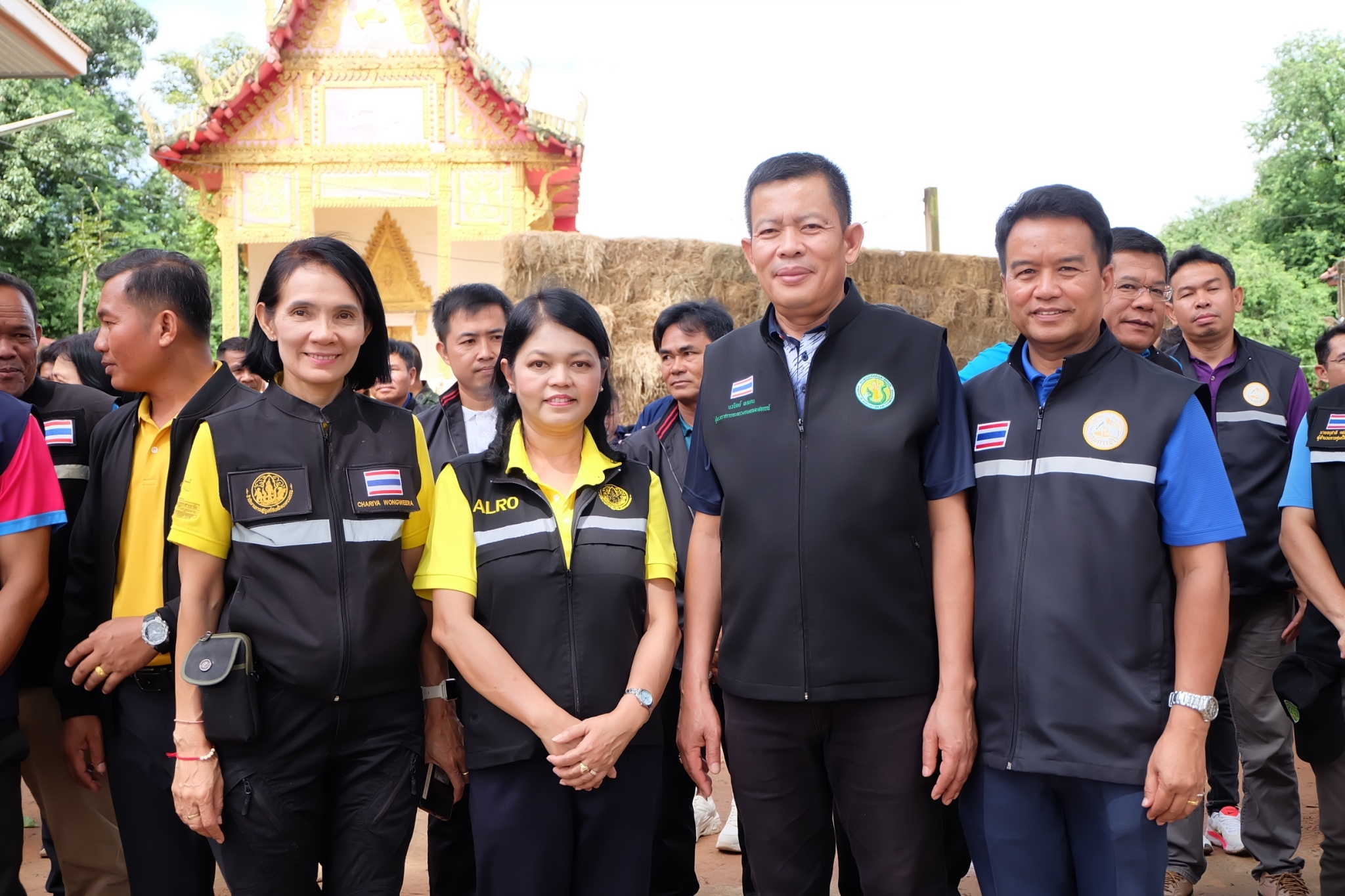 title - ส.ป.ก. ร่วมลงพื้นที่ติดตามนายกรัฐมนตรีและรัฐมนตรีว่าการกระทรวงการคลัง พร้อมคณะ ตรวจราชการและติดตามสถานการณ์อุทกภัย พบปะประชาชนและมอบสิ่งของช่วยเหลือผู้ประสบอุทกภัย ณ อำเภอคำเขื่อนแก้ว จังหวัดยโสธร